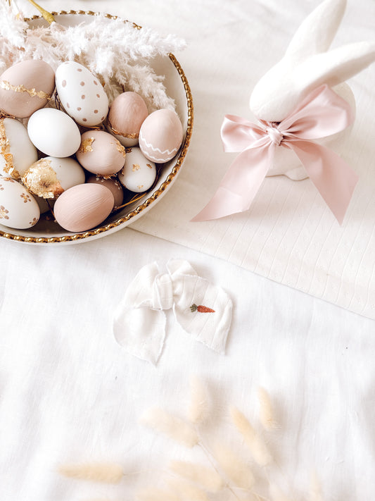 Build-A Carrot Piped Bow